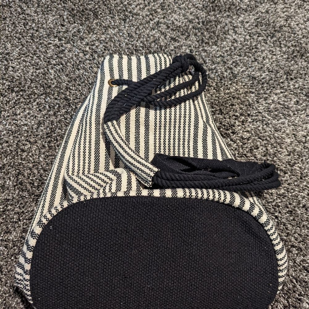 Universal Thread One Shoulder Bag - Picture 2 of 2